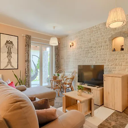 度假居 Charming With Swimming Pool And Garden 帕津