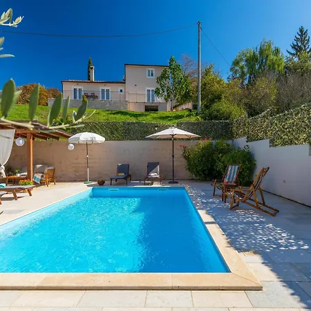 Charming With Swimming Pool And Garden * Pazin