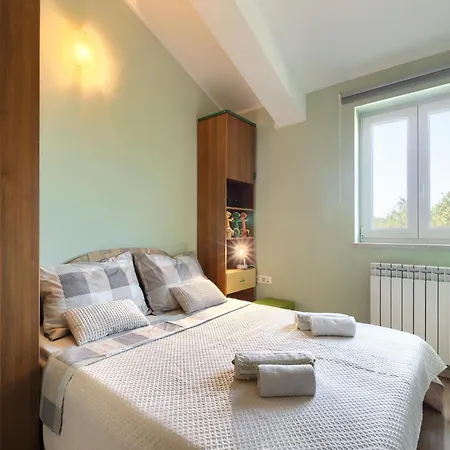 Vikendica Charming With Swimming Pool And Garden *
