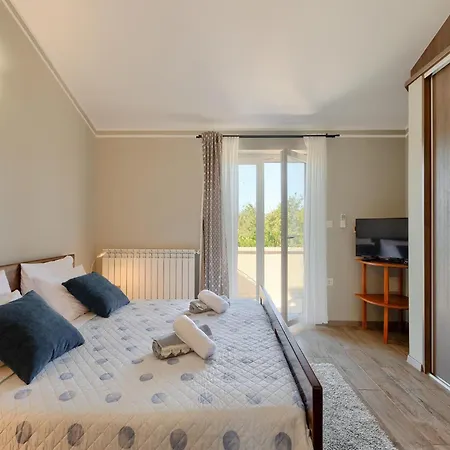 Vikendica Charming With Swimming Pool And Garden *