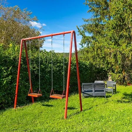 Vikendica Charming With Swimming Pool And Garden