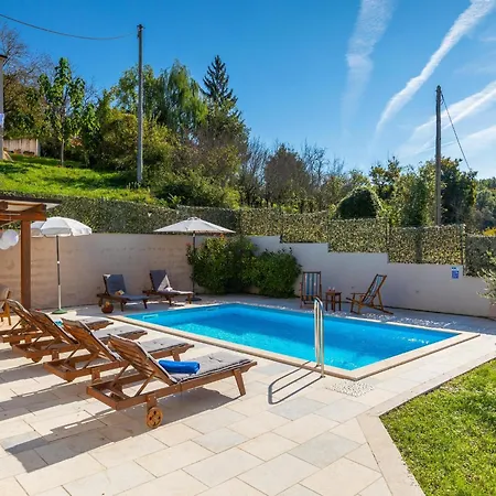 Vikendica Charming With Swimming Pool And Garden Pazin