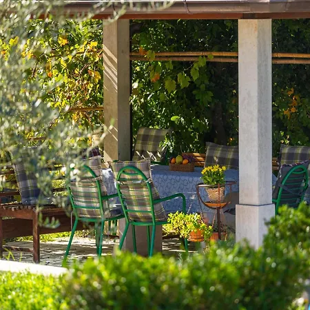 Charming With Swimming Pool And Garden *