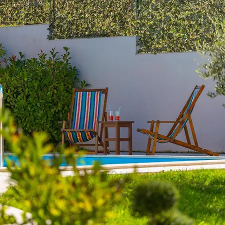 Charming With Swimming Pool And Garden Holiday home *