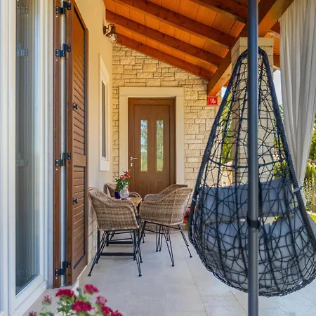 Charming With Swimming Pool And Garden *