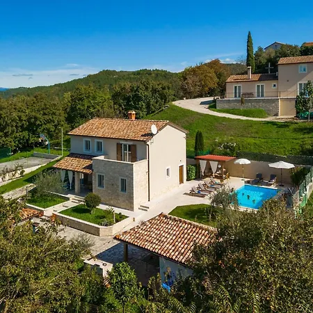 Charming With Swimming Pool And Garden