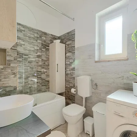 Charming With Swimming Pool And Garden Pazin
