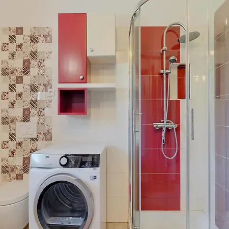 Charming With Swimming Pool And Garden Holiday home *