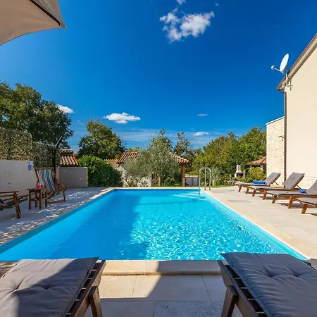 Charming With Swimming Pool And Garden