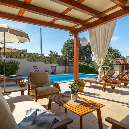 Charming With Swimming Pool And Garden