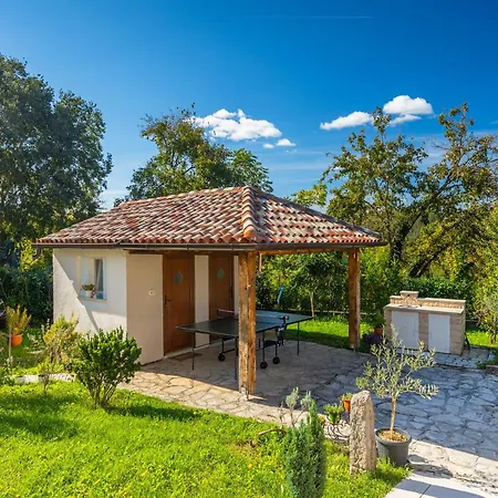 Charming With Swimming Pool And Garden *